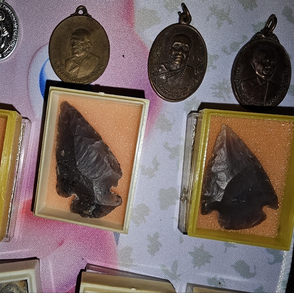 THAI Buddha Amulets, Pendants Indian Arrowheads,Rare , Ancient? - Picture 2 of 14